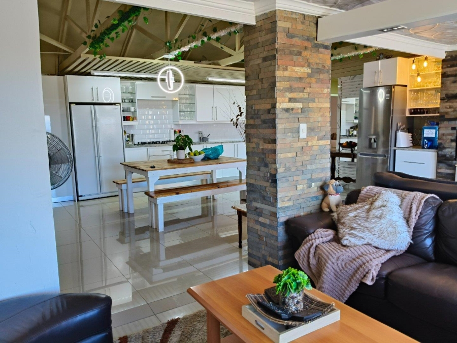 3 Bedroom Property for Sale in Wavecrest Eastern Cape